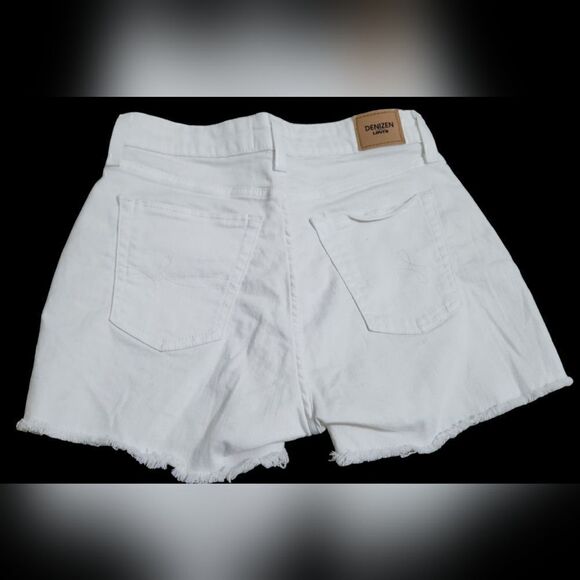 Levi’s High Rise 3” Shorts White 4  waist 27 - Picture 4 of 8